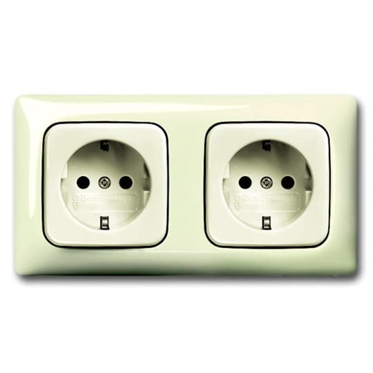 Prise SCHUKO® double "pré-câblée" avec plaques centrales et cadre de couverture 2CKA002014A1468